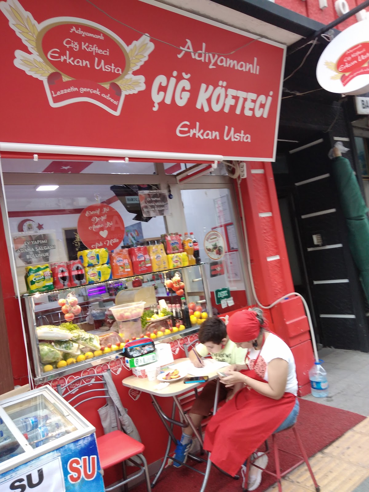 Adiyamanlı Çi̇ğ Köfteci̇si̇ Hasan Usta
