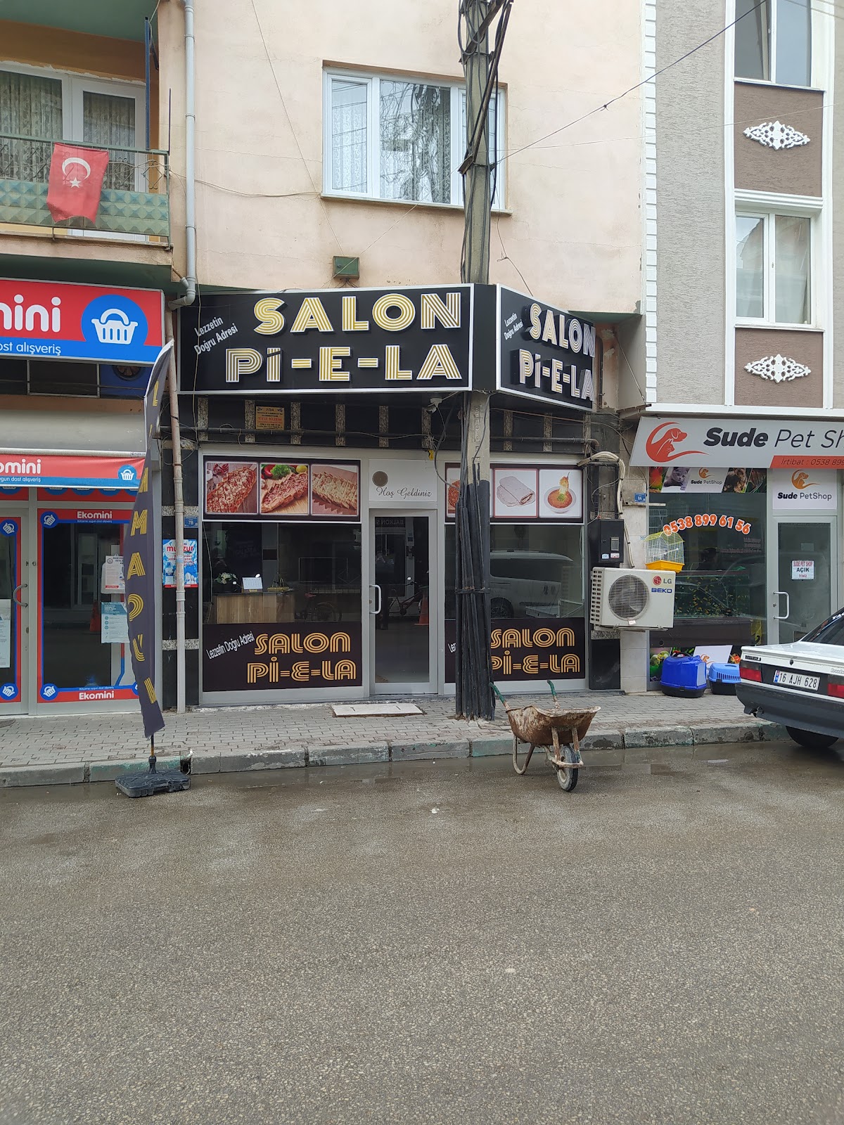 Salon Pİ-E-LA