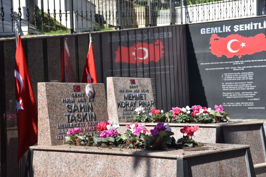 Gemlik’te Şehitliklere Titiz Bakım | Gemlik Son Nokta