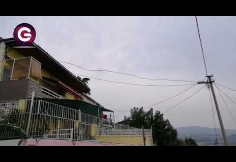 GEMLİK'TE ELEKTİRİK DİREKLERİ TEHLİKE SAÇIYOR
