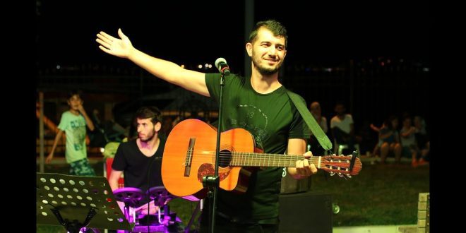 Semih Kandemir Gemlik'i Coşturdu Semih Kandemir Gemlik'i Coşturdu